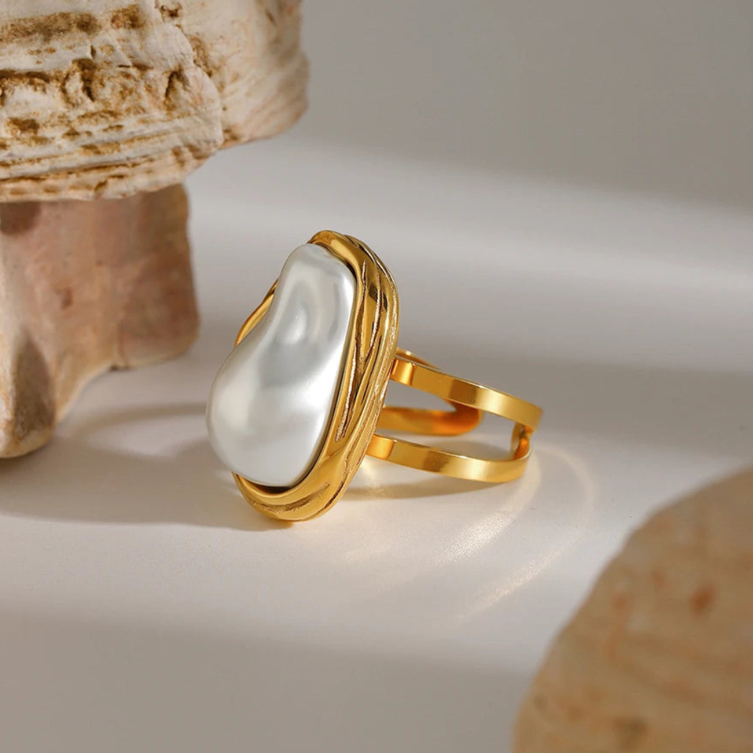 Pearl Glow Gold Ring