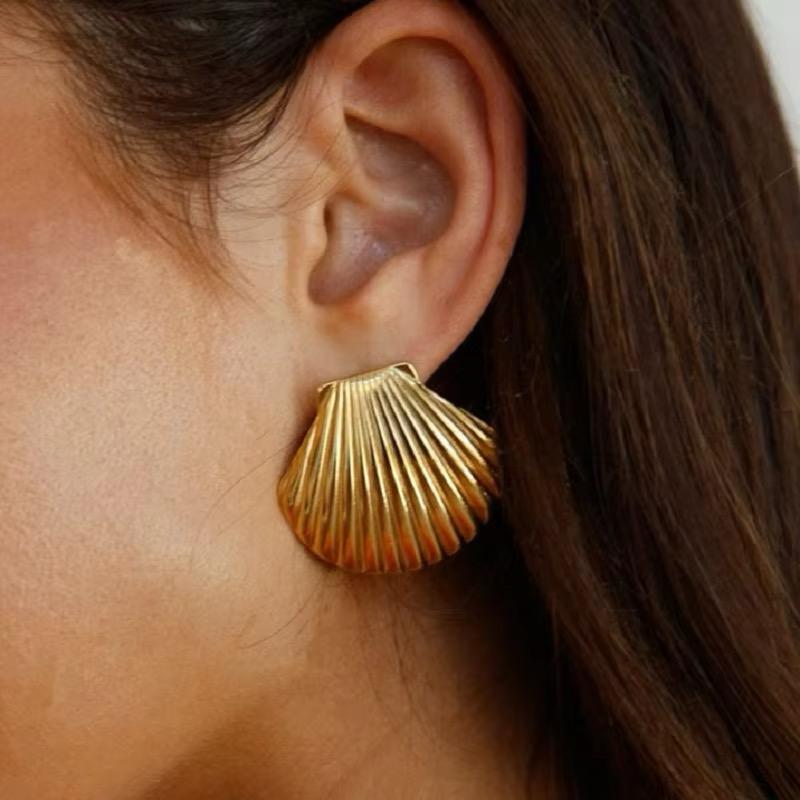 Shell Luxe Gold Earrings