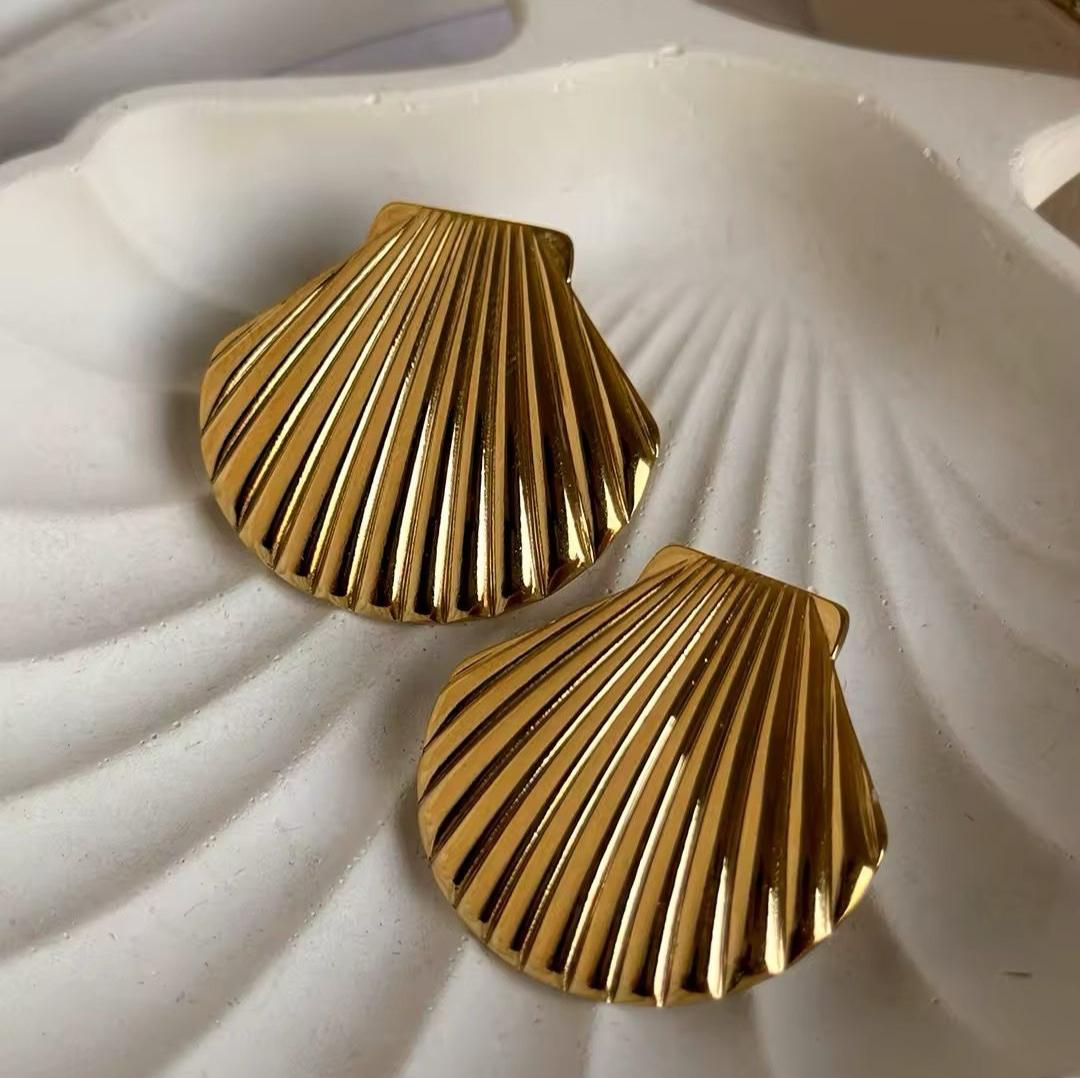 Shell Luxe Gold Earrings